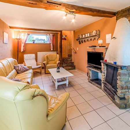 Modern Holiday Home In Lavacherie Sainte-Ode 外观 照片