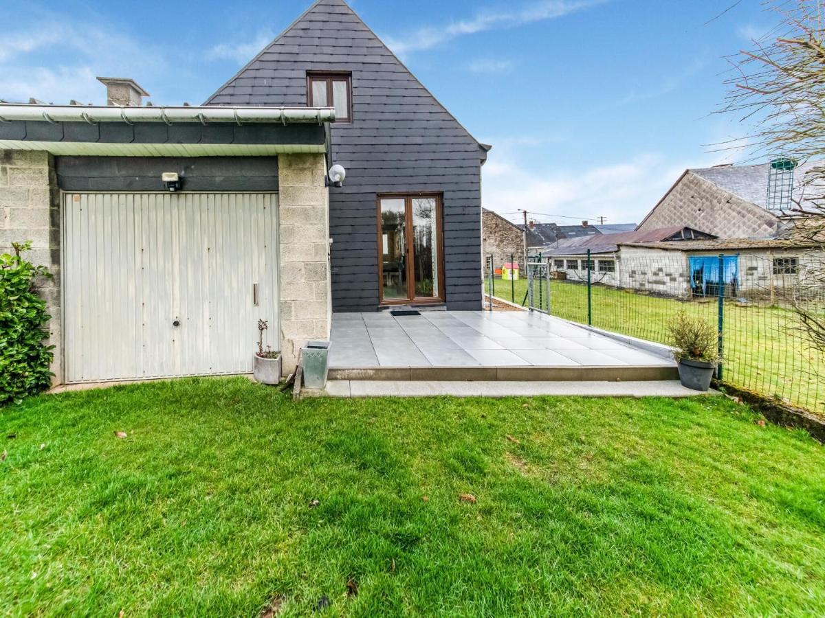 Modern Holiday Home In Lavacherie Sainte-Ode 外观 照片
